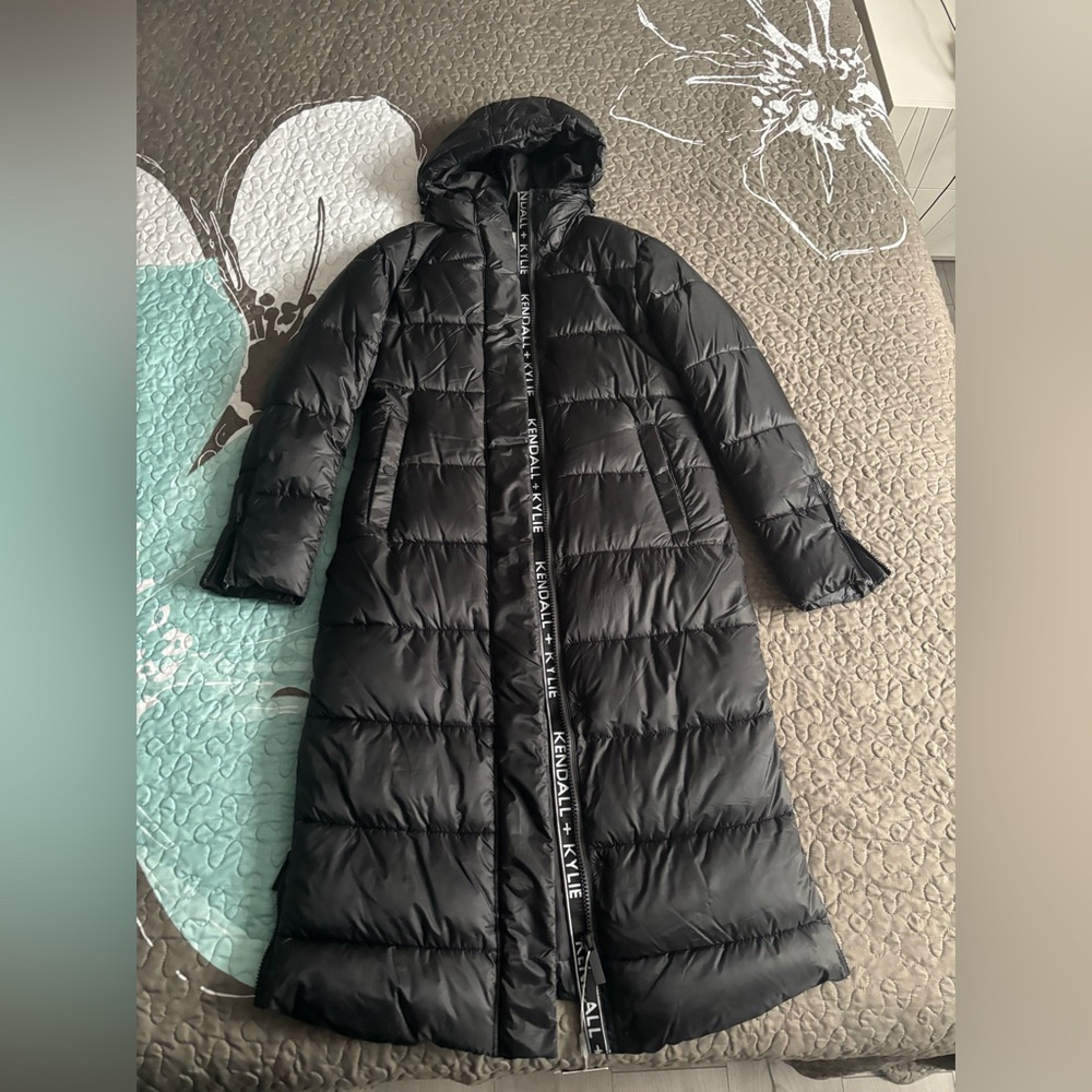 Kendall+Kylie women’s winter co . Size S. Black color.